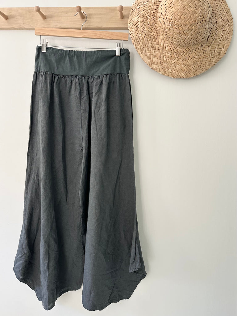 Linen pants with V shaped bottoms